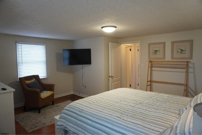 Building Photo - 101 W Meyran Ave