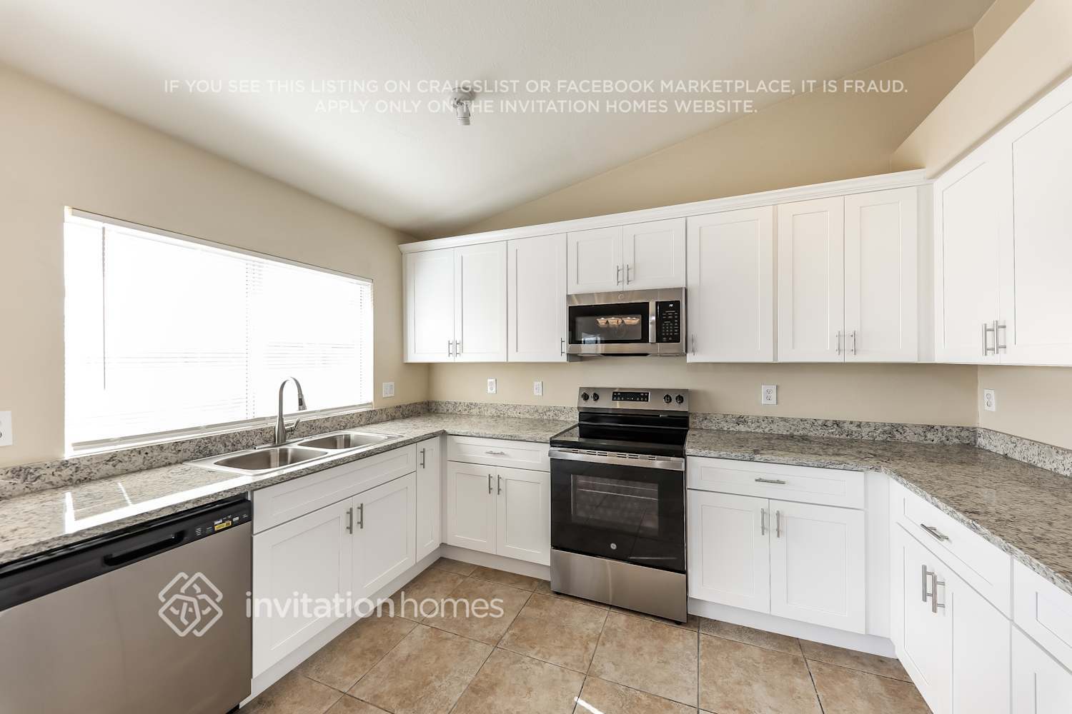 Building Photo - 6615 N 77th Dr