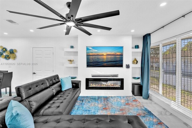 Building Photo - 560 Perviz Ave