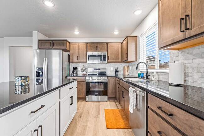 Building Photo - 5126 E Sylvan Hart Dr