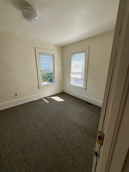 Building Photo - 451 E 4th St