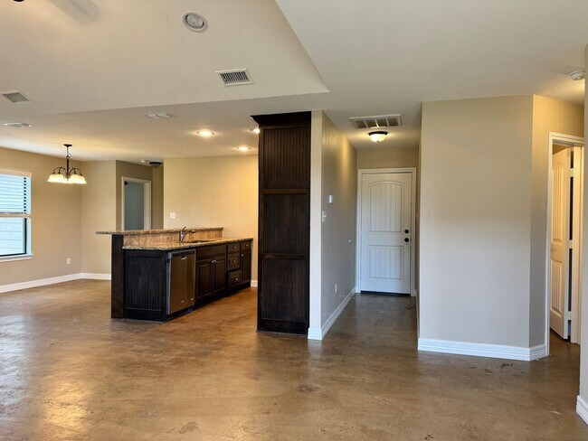 Building Photo - 15786 County Rd 472