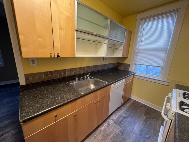 Building Photo - 2 Bedroom Townhome for Rent in the Arlingt...