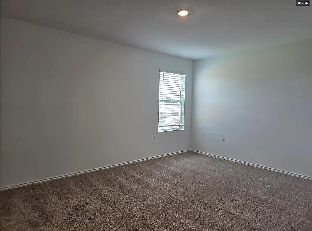 Building Photo - Room in House on Willkomen Way