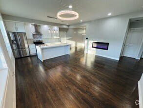 Building Photo - 2 bedroom in Chicago IL 60634