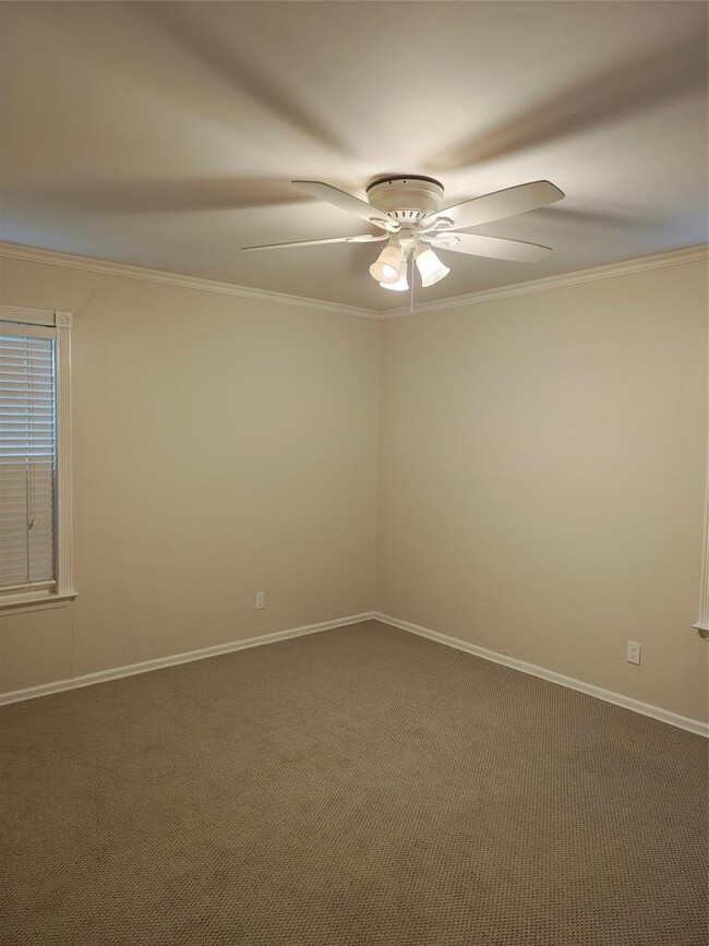 Building Photo - 3207 Locke Ln