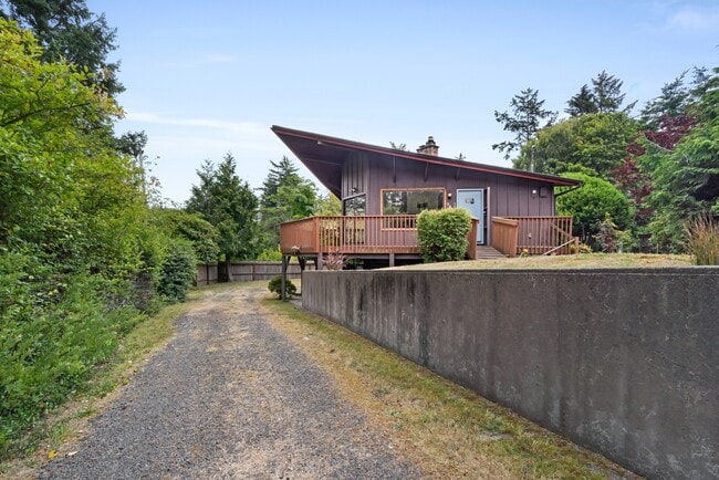 Building Photo - 3612 Seabreeze Ave