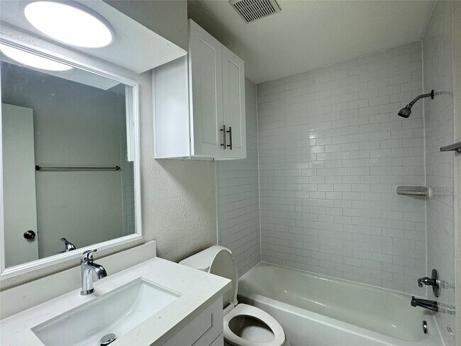 Building Photo - 10942 Beacave Bend Ct