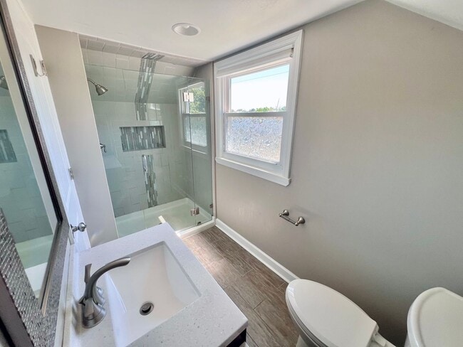 Building Photo - Fully Renovated 3-Bedroom 3-Bathroom Gem in Cincinnati!