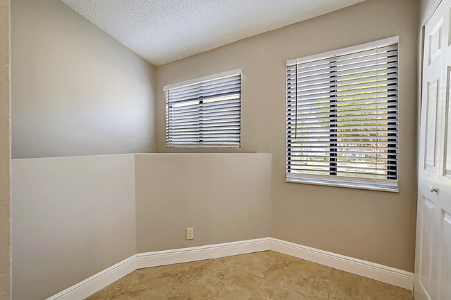 Building Photo - 605 Harbour Pointe Way