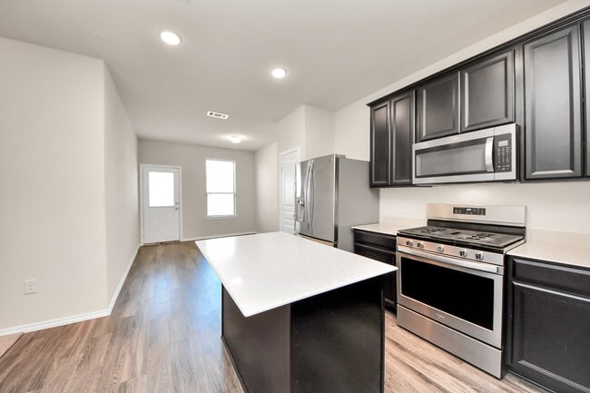 Building Photo - 14626 Sierra Garden Dr