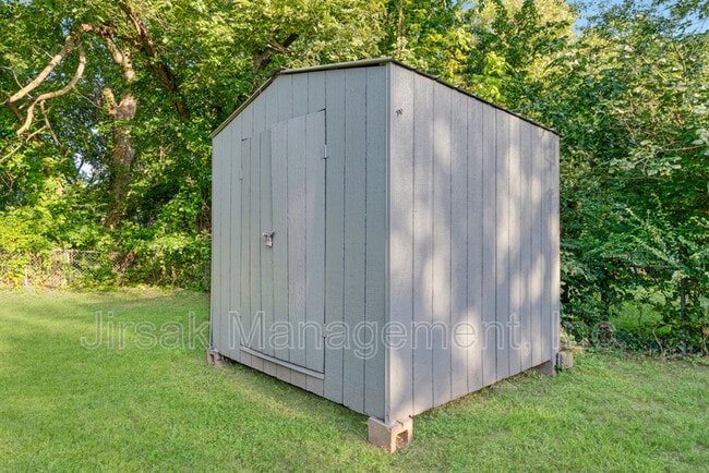 Building Photo - 660 16th St SE