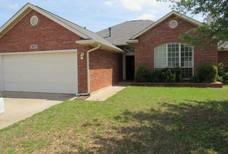 Building Photo - 13820 Oakmond Rd