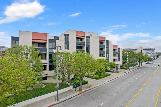 Building Photo - 222 S Central Ave