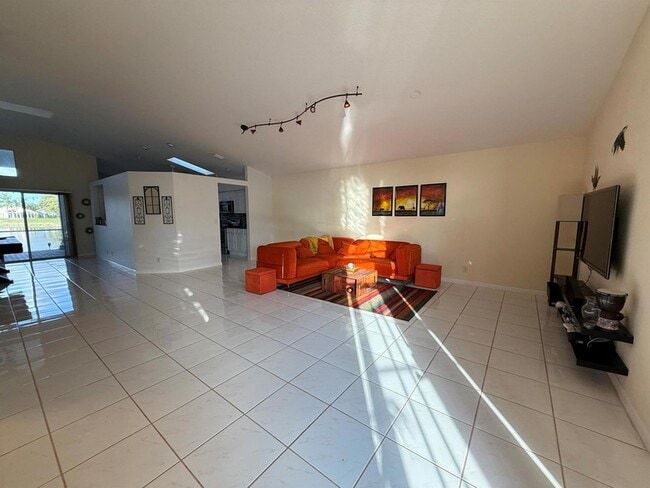 Building Photo - 7759 Great Glen Cir