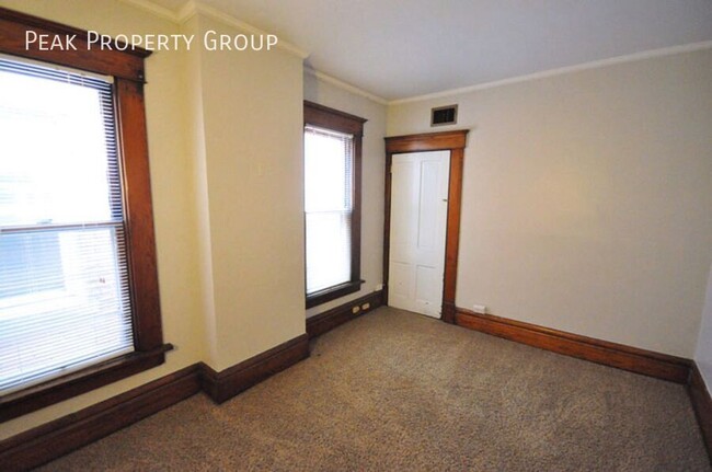 Building Photo - 1230 Indianola Ave