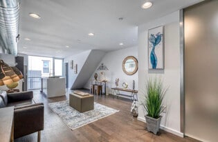 Building Photo - 629 W Oxford St