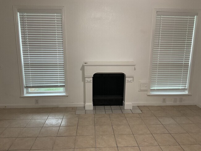 Building Photo - 15642 Scenic Haven Dr