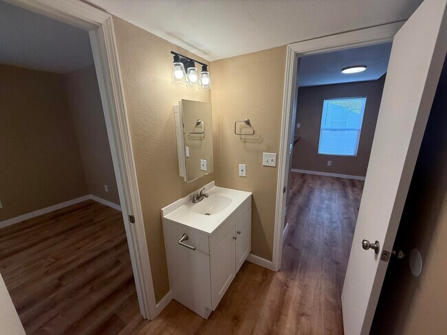 Building Photo - 1707 Hanover Blvd