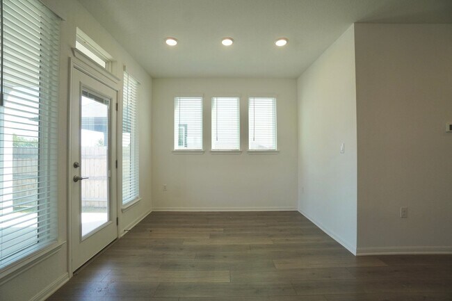Building Photo - 1610 Iberville Dr