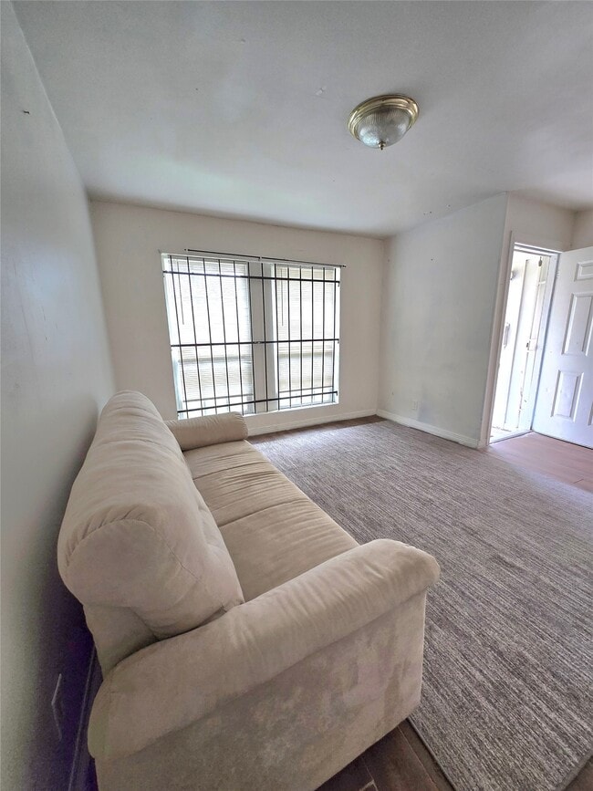 Building Photo - 5530 Elm Spring Dr