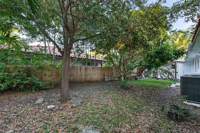 Building Photo - 1100 N Shore Dr