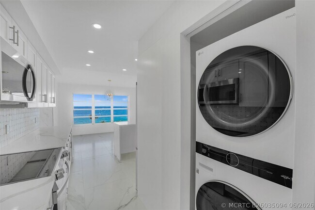 Building Photo - 3900 Galt Ocean Dr