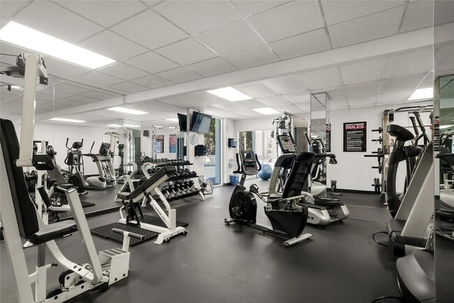 Building Photo - 2715 N Ocean Blvd