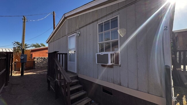 Building Photo - 3 bed 2 bath Mobile Home located in the heart of Las Cruces!