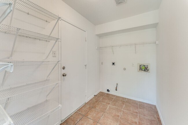 Building Photo - Recently updated home in Pflugerville