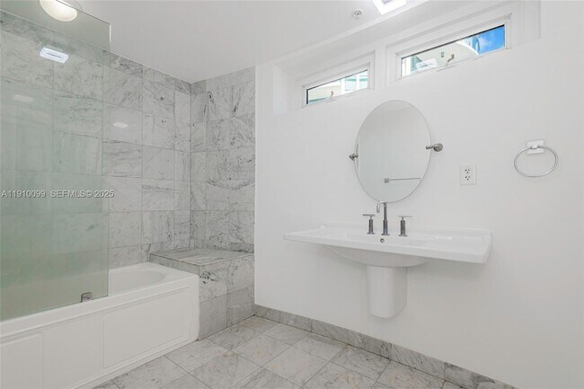 Building Photo - 6580 Indian Creek Dr