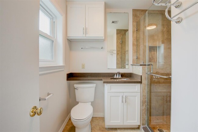 Building Photo - 8807 McAvoy Dr