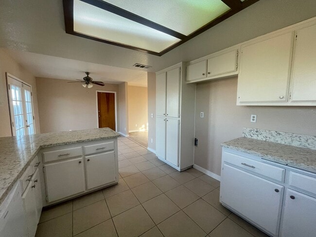 Building Photo - 8925 Satinwood Ave