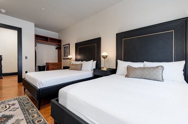 Building Photo - 1011 Canal St