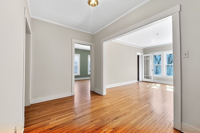 Building Photo - Large 3-bed/1-bath Apartment in the Heart of Rogers Park!