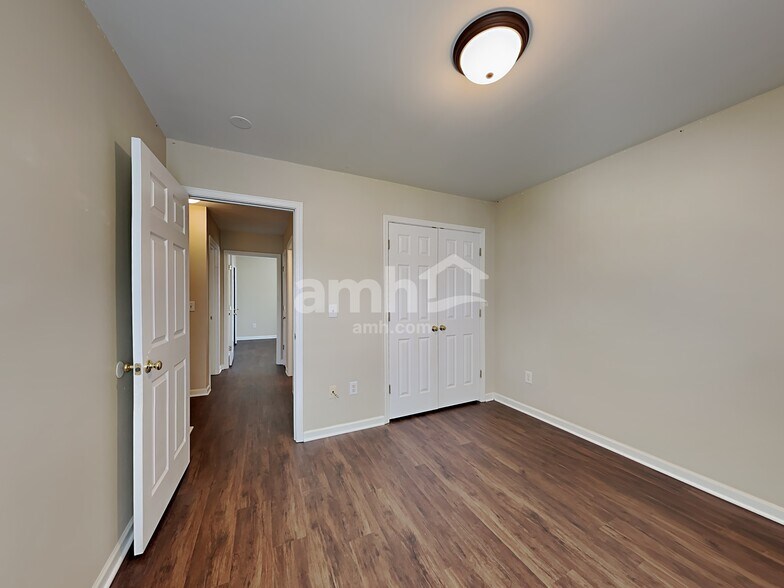 Building Photo - 10 Swenson Ct