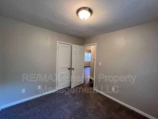 Building Photo - 2224 Doris Ave