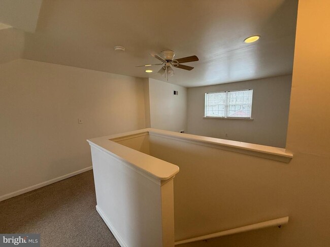 Building Photo - 248 E 6th Ave