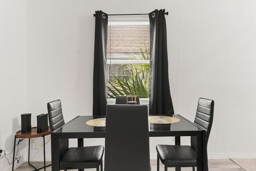 Building Photo - 2213 E 18th Ave