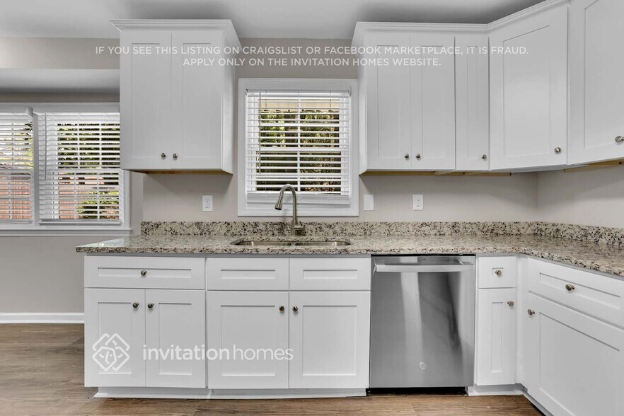 Building Photo - 3458 Charlemagne Dr