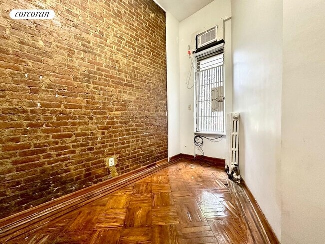 Building Photo - 103 W 70th St