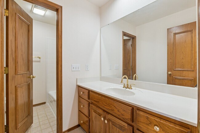 Building Photo - 11129 Springhollow Ct