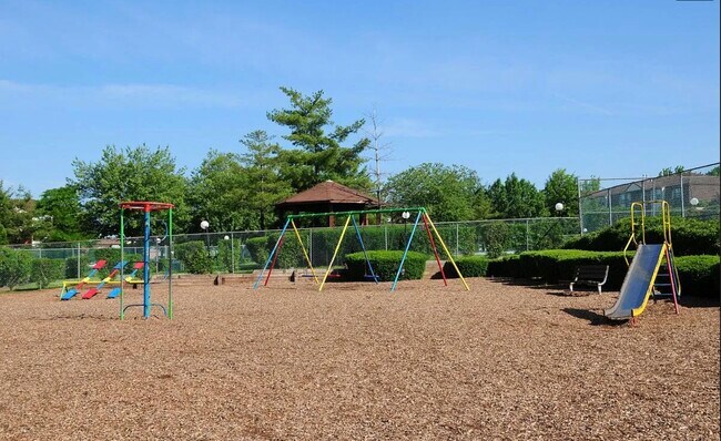 Building Photo - 1207 Green Hollow Dr