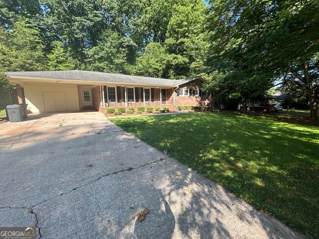 Building Photo - 729 Holly Dr