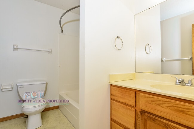 Building Photo - 2737 Douglas Dr N