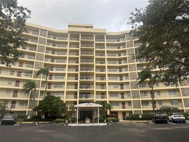 Building Photo - 3095 N Course Dr