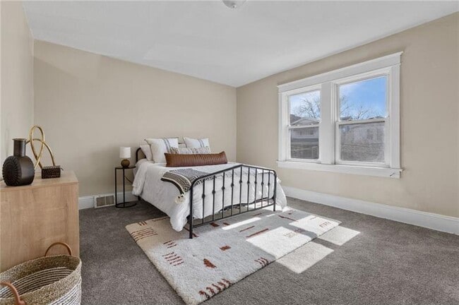 Building Photo - 6523 Dean St