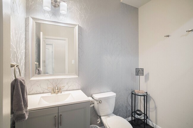 Building Photo - 206 Liatris Ct