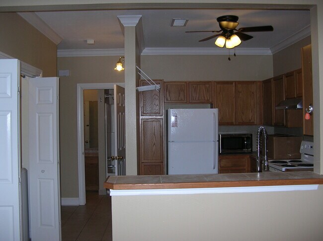 Building Photo - 710 E Boyd Dr