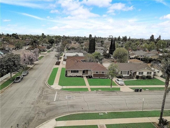 Building Photo - 1242 E Everett Pl